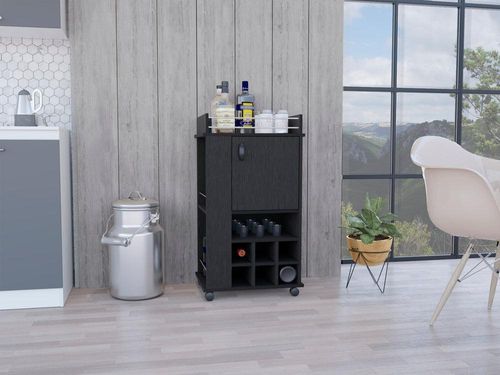 Bar Finland, Wengue, Con amplios espacios para ubicar botellas