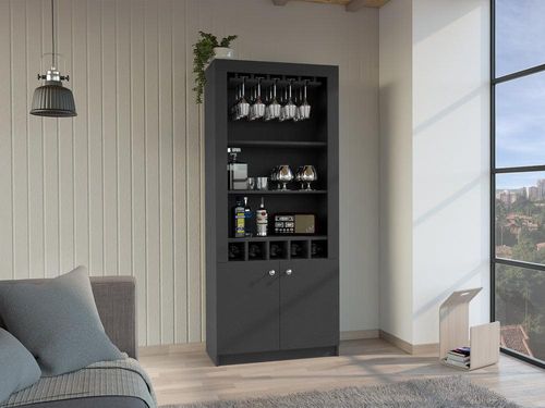 Bar Montero, Wengue, Con amplios espacios para ubicar botellas
