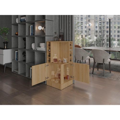 Bar Bajo Jake, Fresno Europeo, con espacio para organizar licores